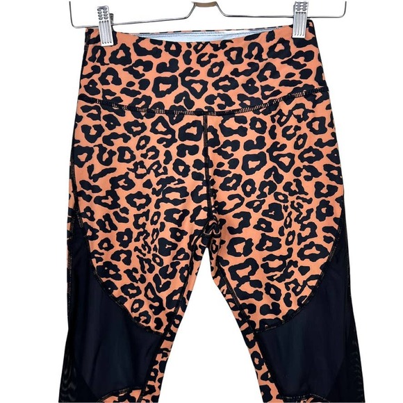 What Waist ThermaTech Body Sculpt Leggings in Leopard Print Size Small - Picture 3 of 10